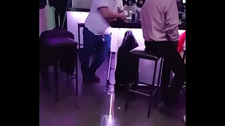 Hombre b&period; meando